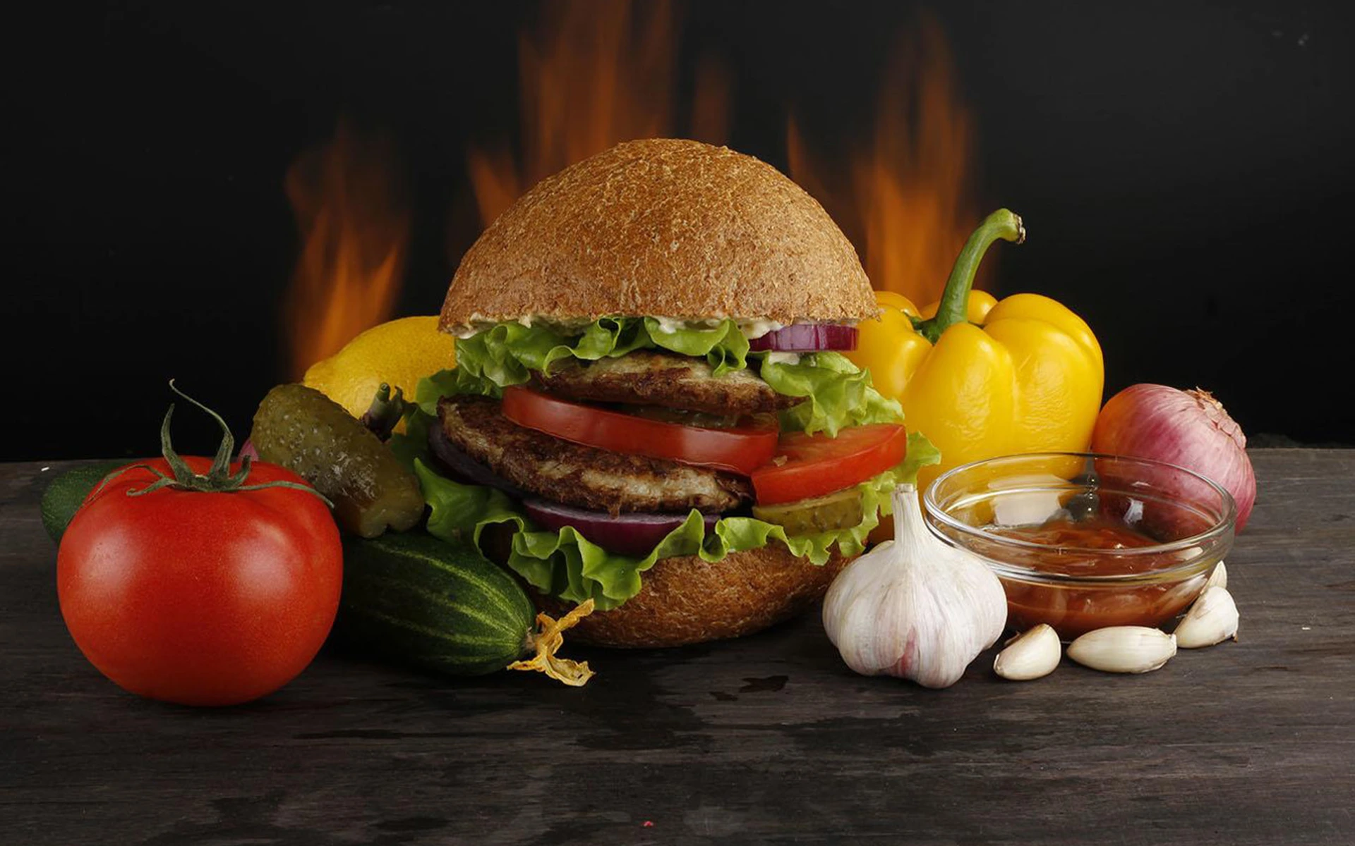 Burger und frische Zutaten bei Little Beach